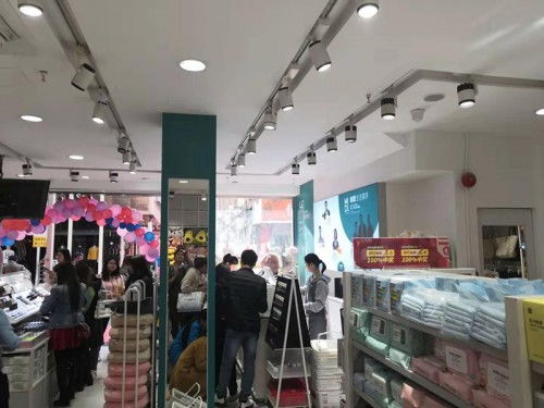 MIDI.迷底美妆生活百货深圳实体店开业 输出新零售生活美